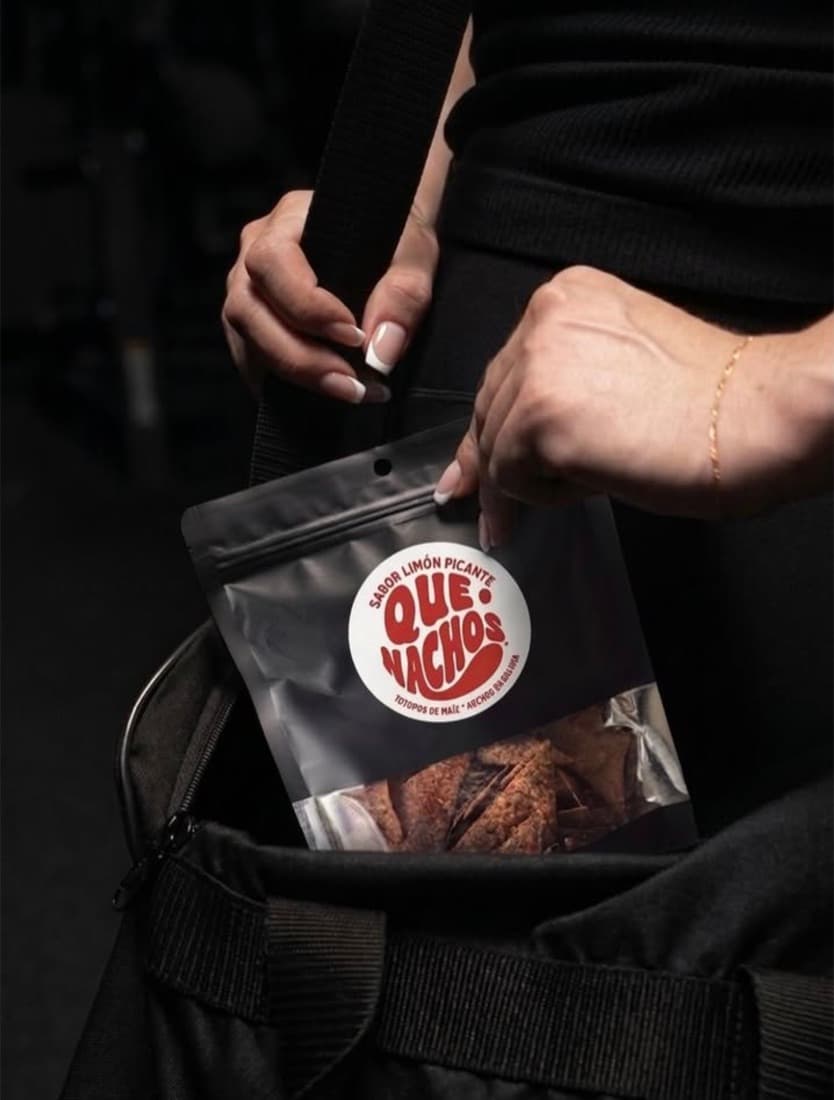 Bolsa Que Nachos Limón Picante en la mochila del gym
